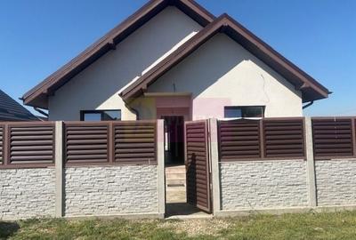 Casă individuală cu 5 camere cu Canalizare în Țegheș