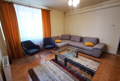 Apartament cu 3 camere semidecomandat, mobilat în Central - 1