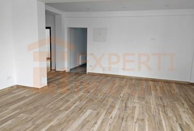 Spațiu comercial, de 360 mp, în Central - 17