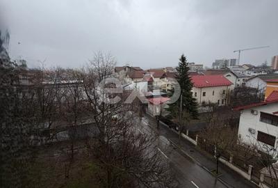 Apartament cu 3 camere decomandat, mobilat în Exercițiu