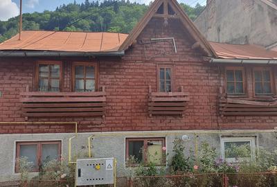 Casă cu Teren 327 Mp în Central