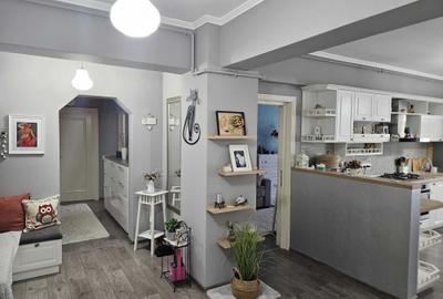 Apartament cu 3 camere în 9 Mai - 2