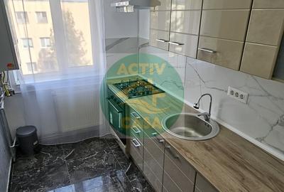Apartament cu 3 camere semidecomandat în Est