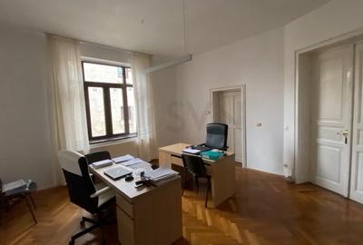 Apartament cu 7 camere semidecomandat, mobilat în Capitale - 13