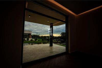 Casă cu 6 camere cu Teren 600 Mp în Seciu