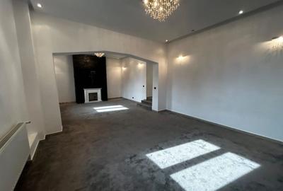 Spațiu comercial, de 390 mp, în Central