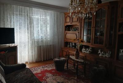 Apartament cu 4 camere decomandat în Central
