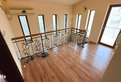 Casă cu 4 camere în Central - 2