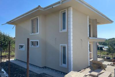 Casă cu 4 camere cu Teren 450 Mp în Valea Adâncă