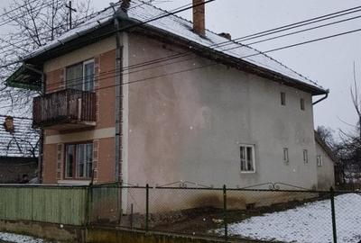 Casă cu 4 camere cu Teren 1000 Mp în Păsăreni