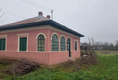Casă cu 4 camere cu Teren 750 Mp în Central