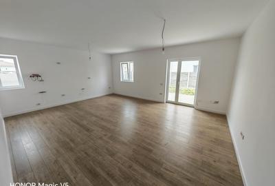 Duplex cu 3 camere cu Canalizare în Remetea Mare - 2