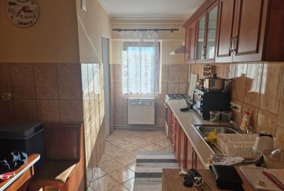Apartament cu 2 camere decomandat în Carpați 2 - 4