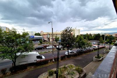 Apartament cu 3 camere decomandat în Zorilor