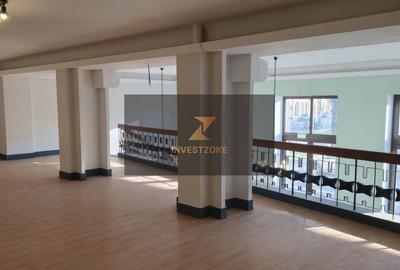Spațiu comercial, de 400 mp, în Orașul Nou - 5