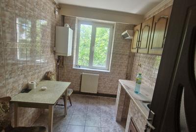 Apartament cu 2 camere semidecomandat în Craiovei