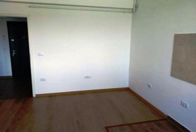 Apartament cu 2 camere nedecomandat, mobilat în Tractorul - 3