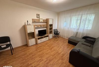 Apartament cu 3 camere decomandat în Obor
