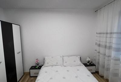 Apartament cu 3 camere semidecomandat în Deveselu