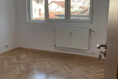 Apartament semidecomandat în Domenii