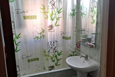Apartament cu 3 camere decomandat în Titan