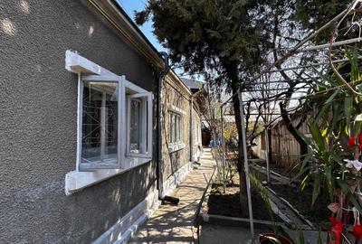 Casă individuală cu 4 camere cu Canalizare în Central