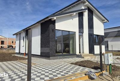 Casă cu 4 camere cu Teren 470 Mp în Militari