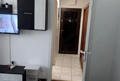 Garsonieră decomandată în Precista