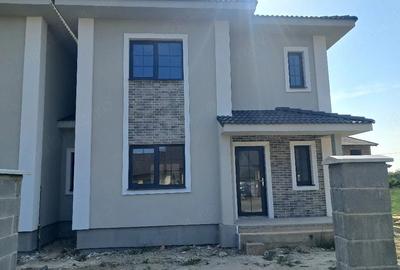 Casă cu 4 camere cu Teren 300 Mp în Moșnița Nouă - 1