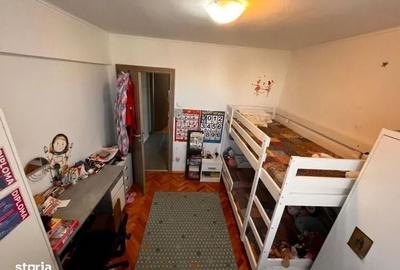 Apartament cu 3 camere semidecomandat în Obor