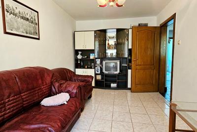 Apartament cu 3 camere decomandat în Precista