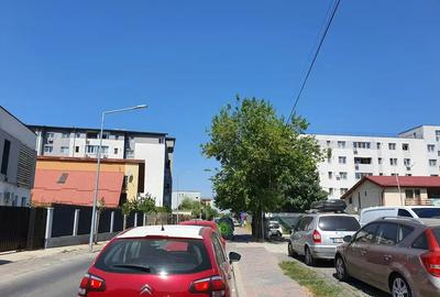 Garsonieră decomandată în Titan