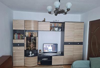 Apartament cu 2 camere semidecomandat, mobilat în Tomis Nord