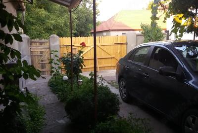 Casă cu 3 camere cu Teren 1439 Mp în Central