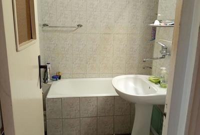 Apartament cu 3 camere decomandat în Tudor