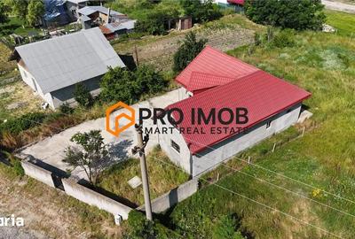 Casă cu 4 camere decomandat cu Teren 995 Mp în Costești - 1