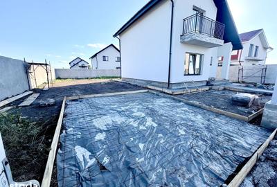 Casă cu 4 camere cu Teren 530 Mp în Glina
