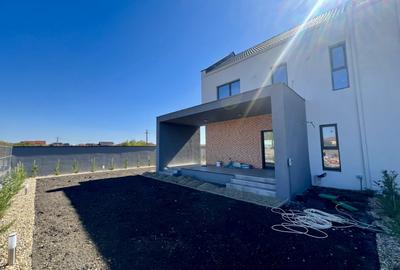 Casă cu 4 camere cu Teren 316 Mp în Săcălaz