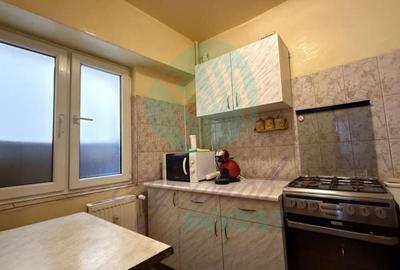Apartament cu 3 camere decomandat în Obor
