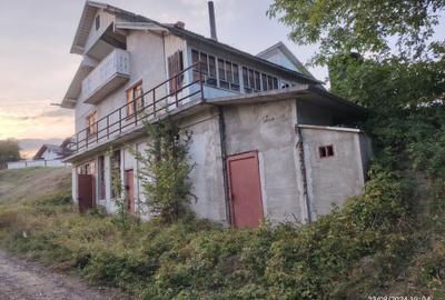 Casă cu 4 camere în Dărmănești - 2