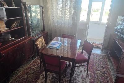 Apartament cu 3 camere decomandat în CET - 2