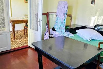 Casă individuală cu 2 camere cu Canalizare în Central - 11