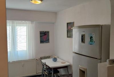 Apartament cu 3 camere în Vatra Luminoasă