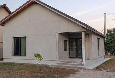 Casă cu 2 camere cu Teren 97 Mp în Mărăcineni - 2