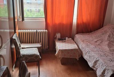 Garsonieră decomandată în UMT - 1