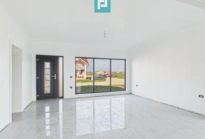 Casă individuală cu 4 camere cu Canalizare în Periferie - 1