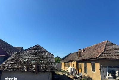 Casă cu 4 camere cu Teren 1536 Mp în Variaș