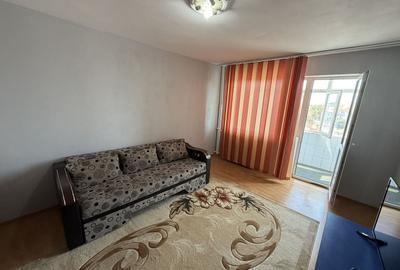 Apartament cu 2 camere decomandat, mobilat în Casa de Cultură
