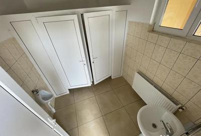 Spațiu comercial, de 1,000 mp, în Central - 8