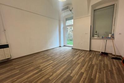 Spațiu comercial, de 25 mp, în Central
